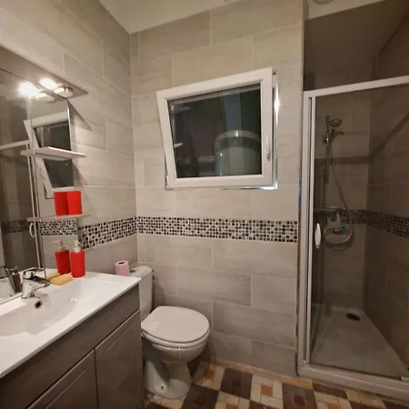 Hostel-elisee-perpignan 호스텔 *